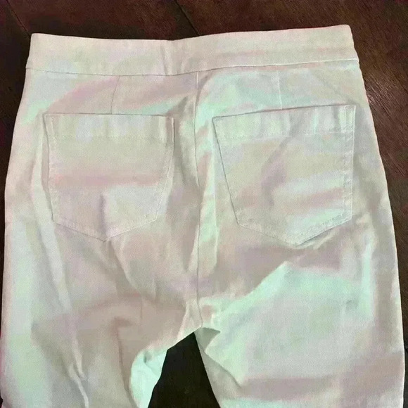 LIKE NEW Ann Taylor White Denim Side Zip Jeans - Picture 4 of 8